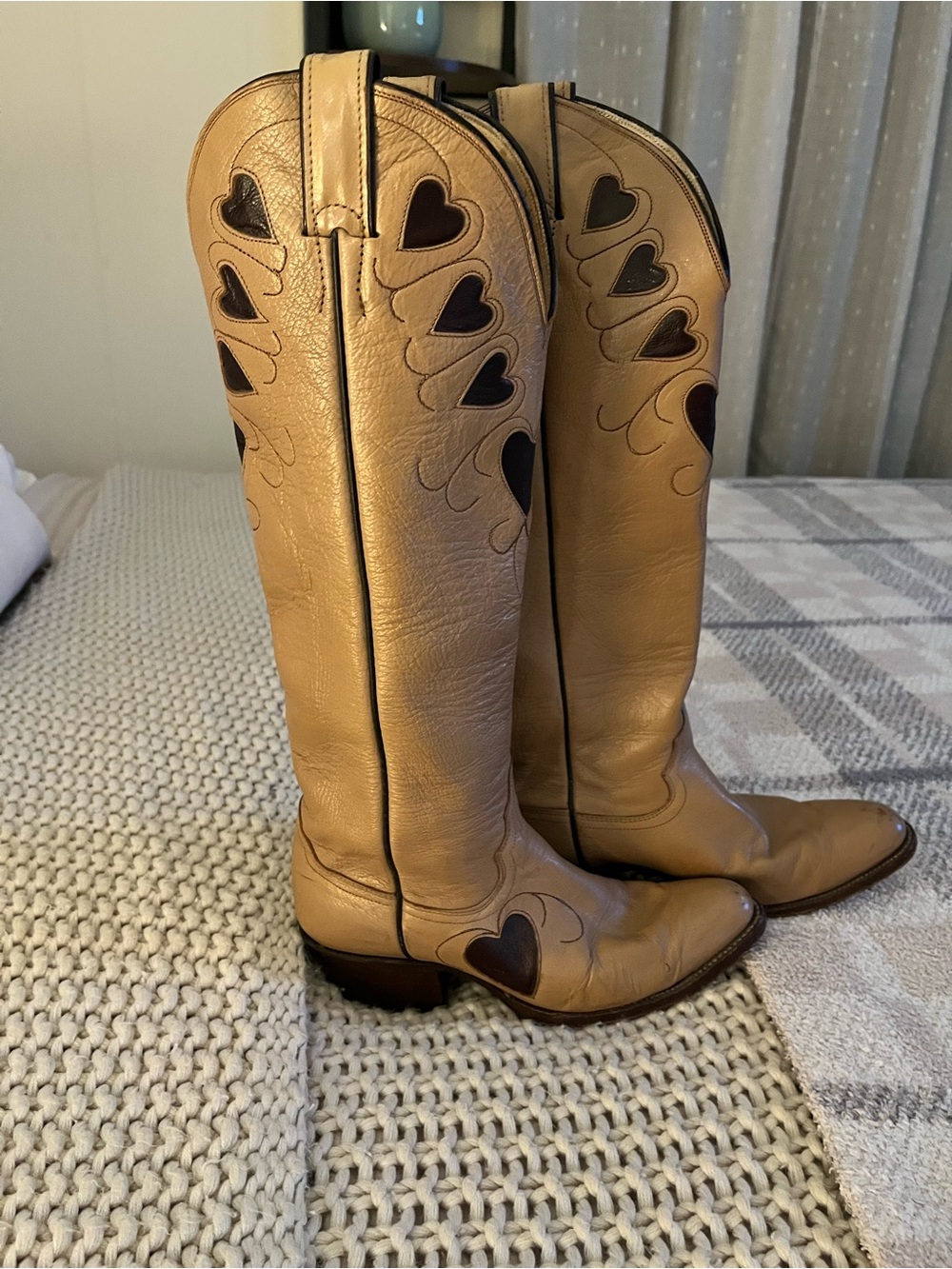 Justin Boots Women Tan Leather Heeled Boots with Heart Cutouts size 6